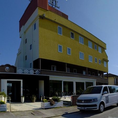 Hotel Ambra Quarto dʼAltino Zewnętrze zdjęcie